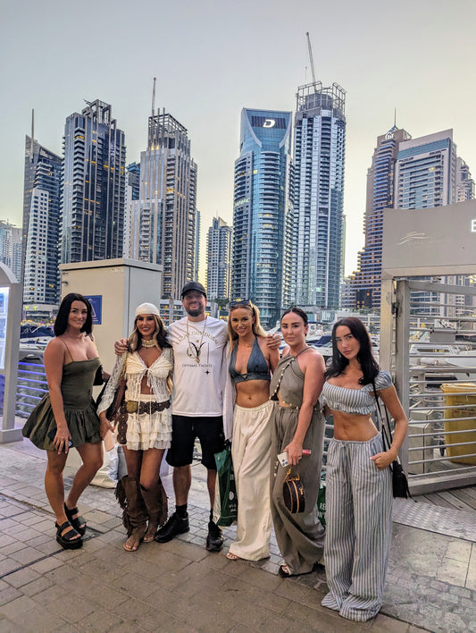 𝕋𝕙𝕖 𝕐𝕒𝕔𝕙𝕥 𝔾𝕦𝕪 𝔻𝕦𝕓𝕒𝕚 - Luxury Yacht Cruise for these lovely ladies in Dubai Marina