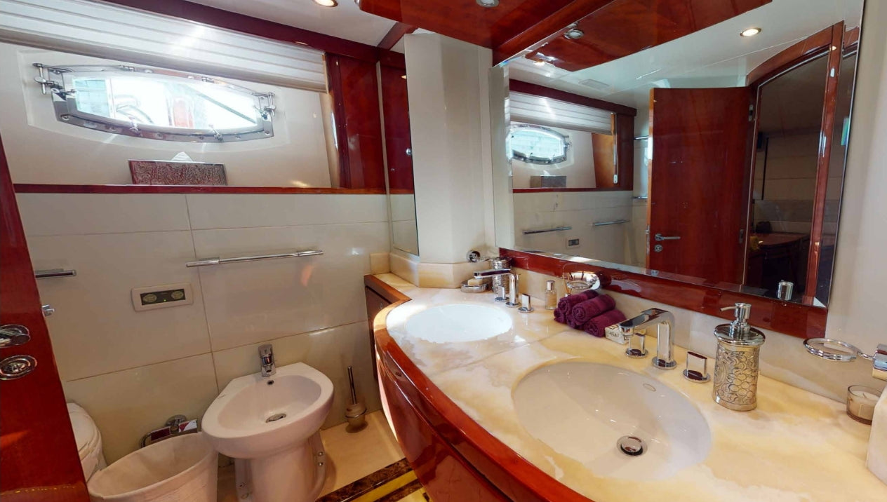 Stunning 88ft Luxury Fly Bridge Yacht, 60pax. Dubai Yacht Charter, Dubai Harbour Yacht