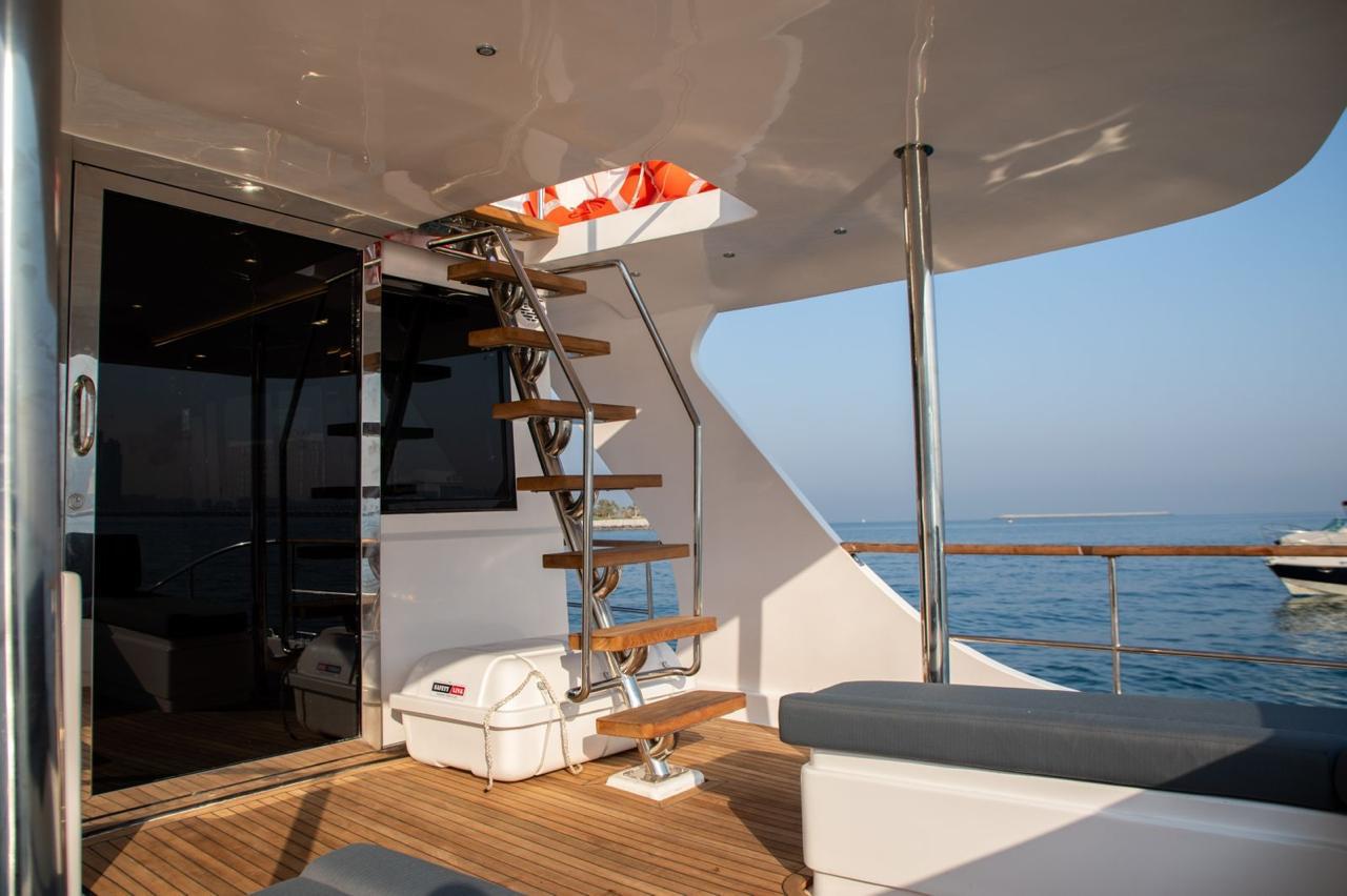 64ft Luxury Vogue Yacht Dubai Harbour. 18 Guests | 𝕋𝕙𝕖 𝕐𝕒𝕔𝕙𝕥 𝔾𝕦𝕪 𝔻𝕦𝕓𝕒𝕚