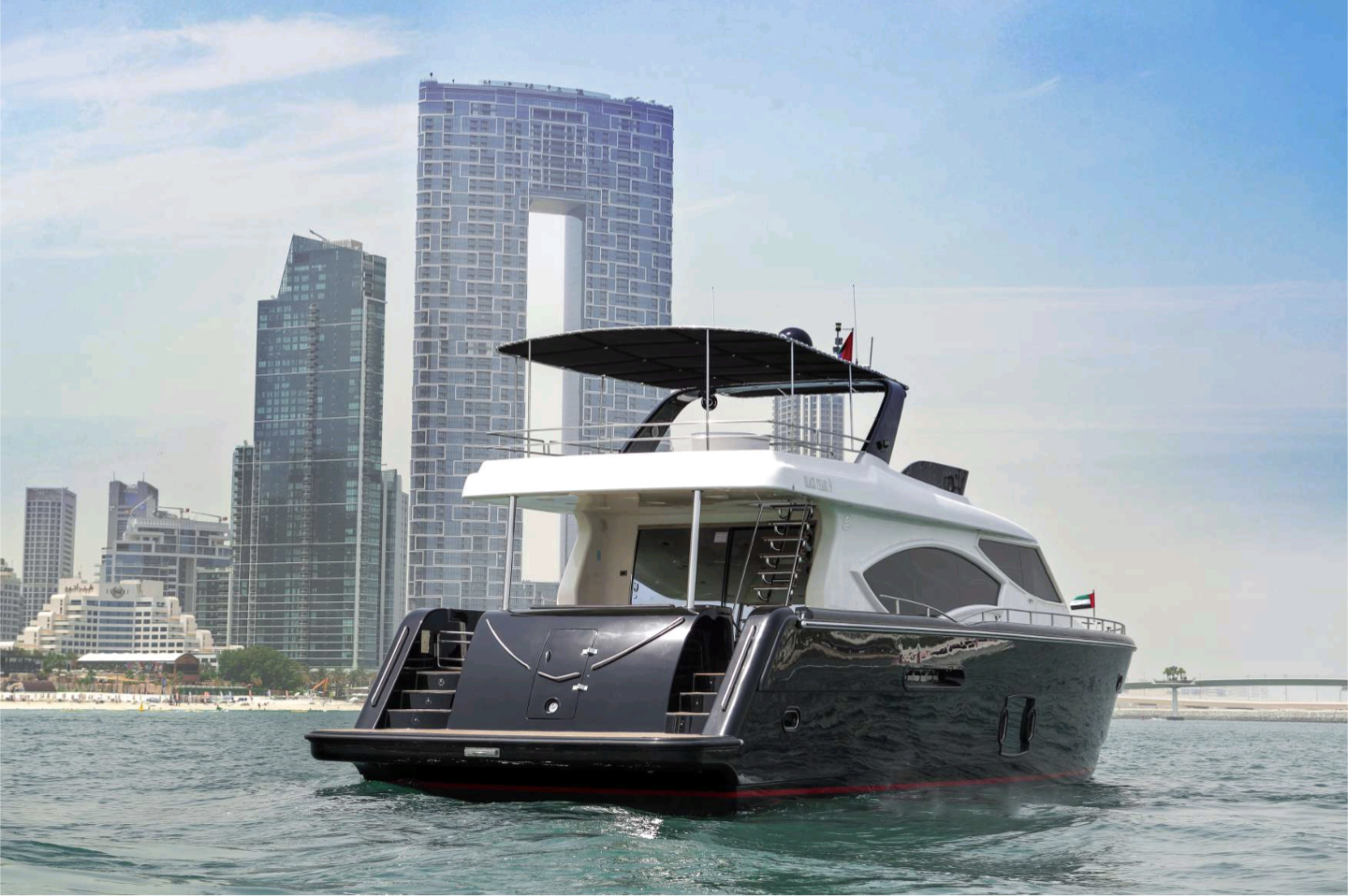 70ft Fly Bridge Yacht Charter, Dubai Harbour, 28 pax