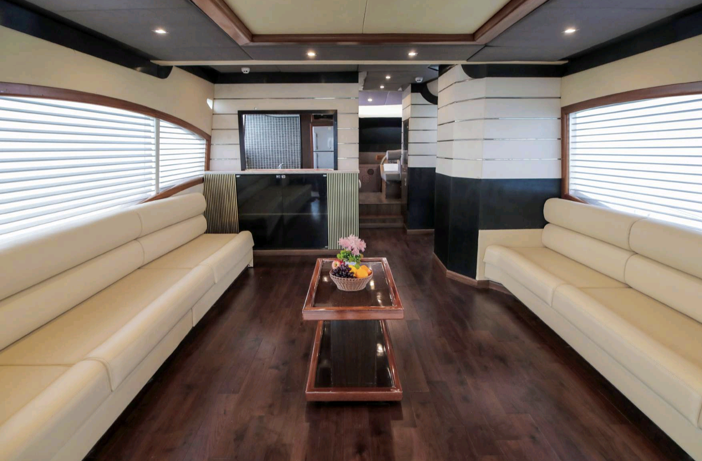 90ft Fly Bridge Black Pearl Yacht, Dubai Harbour Yacht Cruise Palm Jumeirah. 45 guests. 𝕋𝕙𝕖 𝕐𝕒𝕔𝕙𝕥 𝔾𝕦𝕪 𝔻𝕦𝕓𝕒𝕚