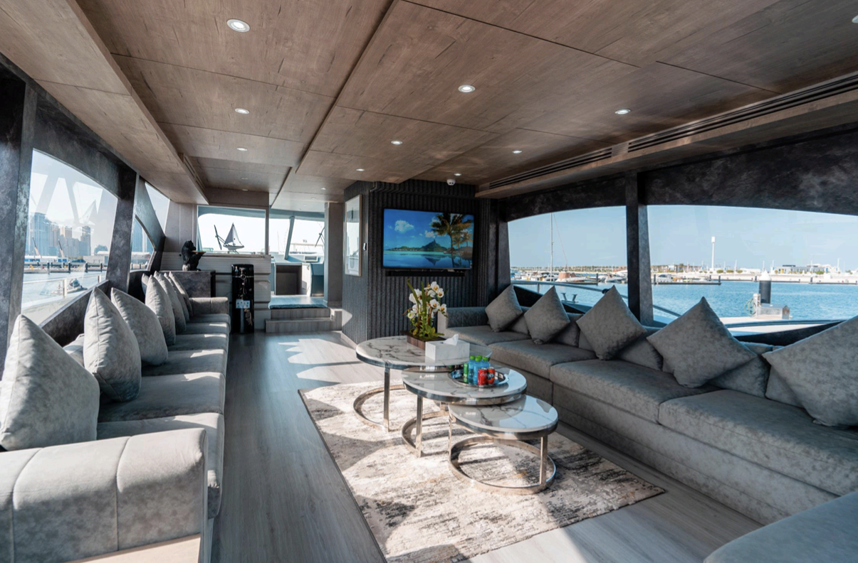 Arabella Luxurious 88ft Yacht, 40 guests. Luxury Yacht Charter Dubai. Dubai Harbour Yacht Cruise. 𝕋𝕙𝕖 𝕐𝕒𝕔𝕙𝕥 𝔾𝕦𝕪 𝔻𝕦𝕓𝕒𝕚