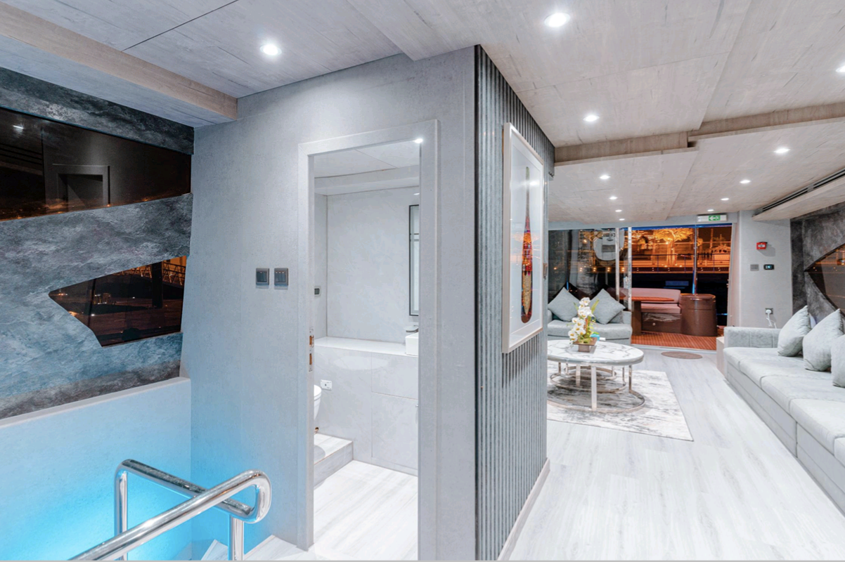 Arabella Luxurious 88ft Yacht, 40 guests. Luxury Yacht Charter Dubai. Dubai Harbour Yacht Cruise. 𝕋𝕙𝕖 𝕐𝕒𝕔𝕙𝕥 𝔾𝕦𝕪 𝔻𝕦𝕓𝕒𝕚