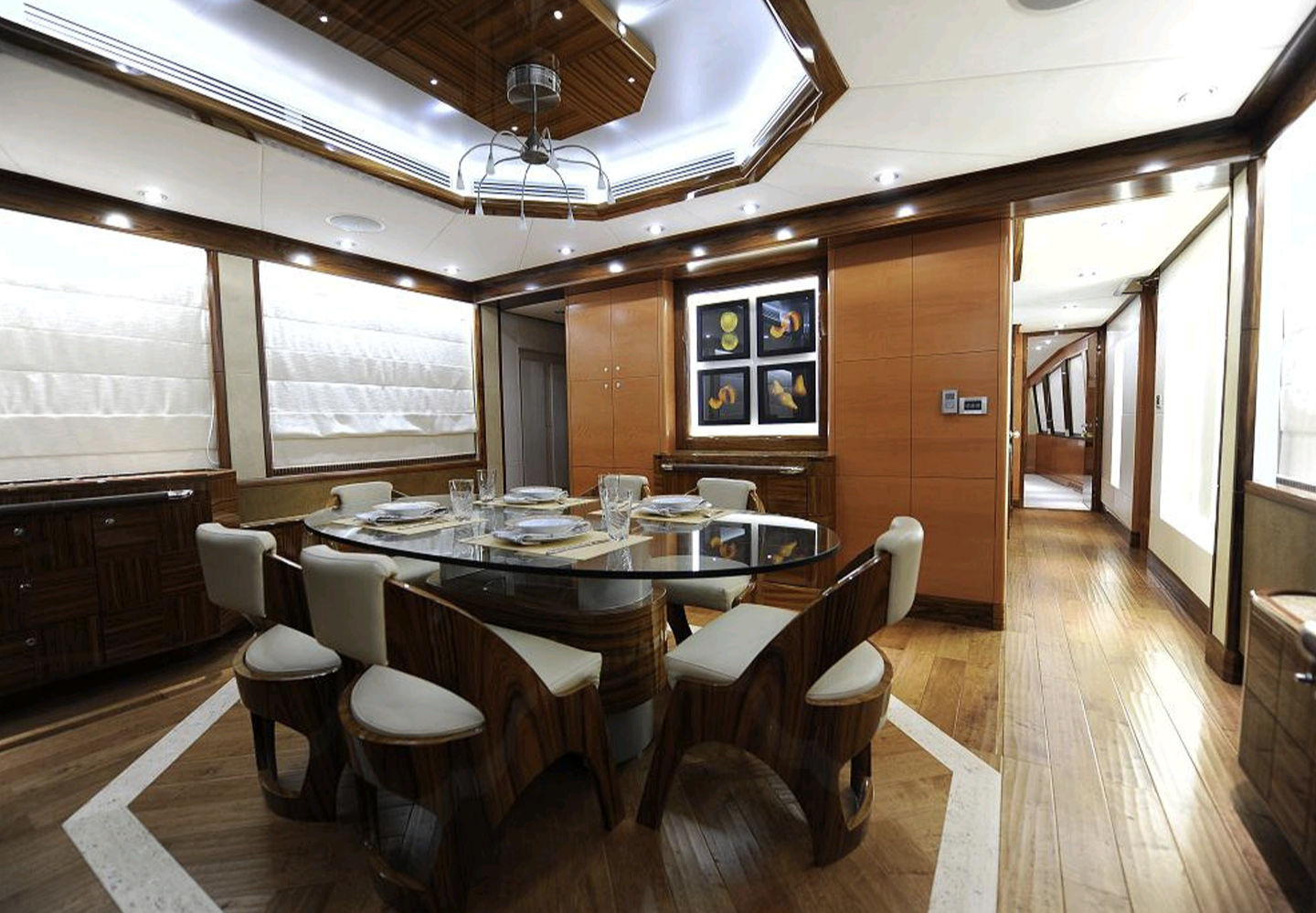 101ft Majesty Fly Bridge Yacht Cruise Dubai | 50 guests | Dubai Harbour Yachts - 𝕋𝕙𝕖 𝕐𝕒𝕔𝕙𝕥 𝔾𝕦𝕪 𝔻𝕦𝕓𝕒𝕚