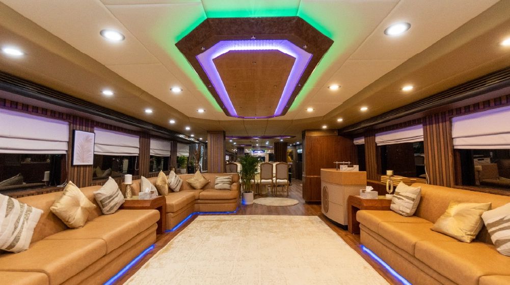 Luxury 118ft Poseidon Mega Yacht, Dubai Harbour Yacht Hire | 100 guests | 𝕋𝕙𝕖 𝕐𝕒𝕔𝕙𝕥 𝔾𝕦𝕪 𝔻𝕦𝕓𝕒𝕚