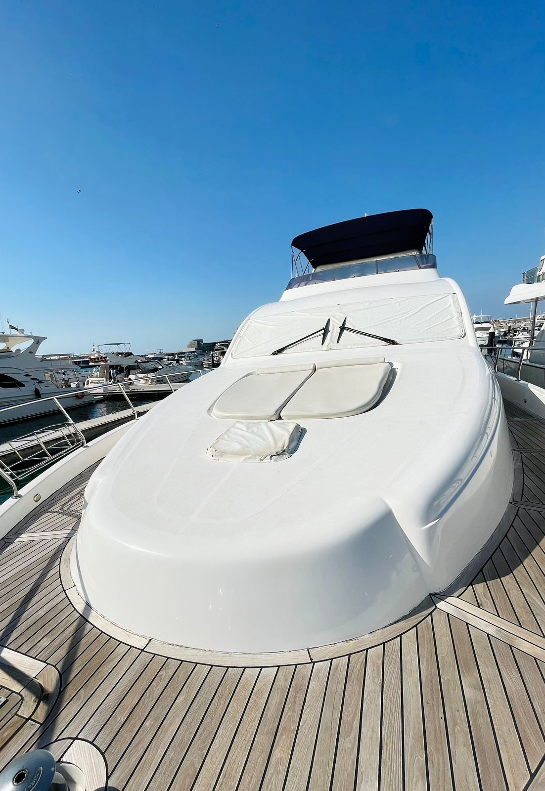 70ft Majesty Fly Bridge Yacht, 35 guests | Dubai Yacht Tour - 𝕋𝕙𝕖 𝕐𝕒𝕔𝕙𝕥 𝔾𝕦𝕪 𝔻𝕦𝕓𝕒𝕚