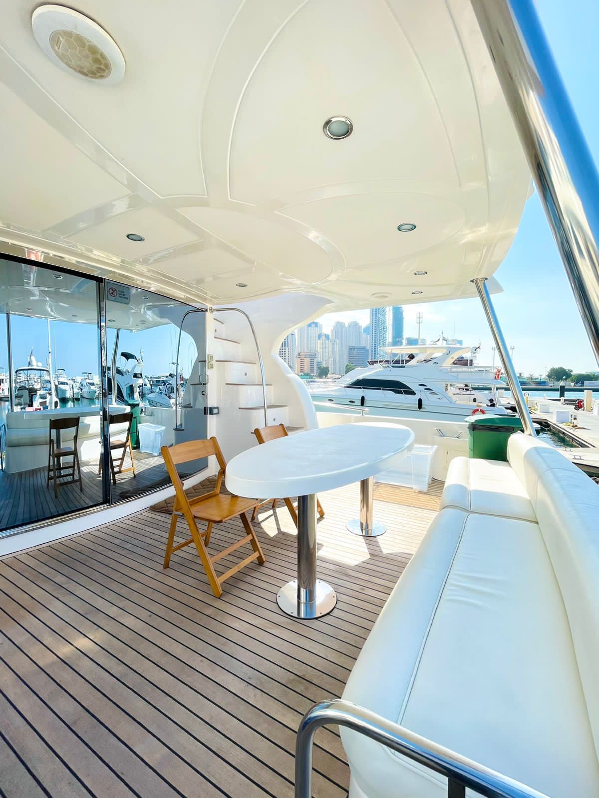 70ft Majesty Fly Bridge Yacht, 35 guests | Dubai Yacht Tour - 𝕋𝕙𝕖 𝕐𝕒𝕔𝕙𝕥 𝔾𝕦𝕪 𝔻𝕦𝕓𝕒𝕚