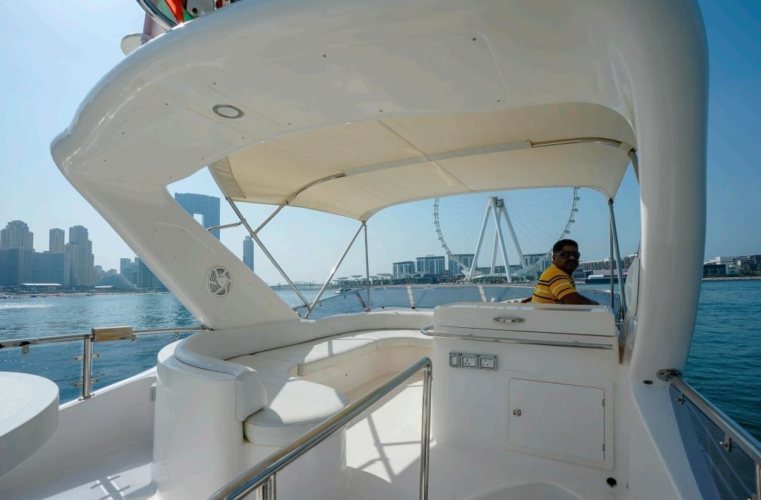 53ft Fly Bridge Yacht Cruise Dubai Harbour 12 guests. 𝕋𝕙𝕖 𝕐𝕒𝕔𝕙𝕥 𝔾𝕦𝕪 𝔻𝕦𝕓𝕒𝕚
