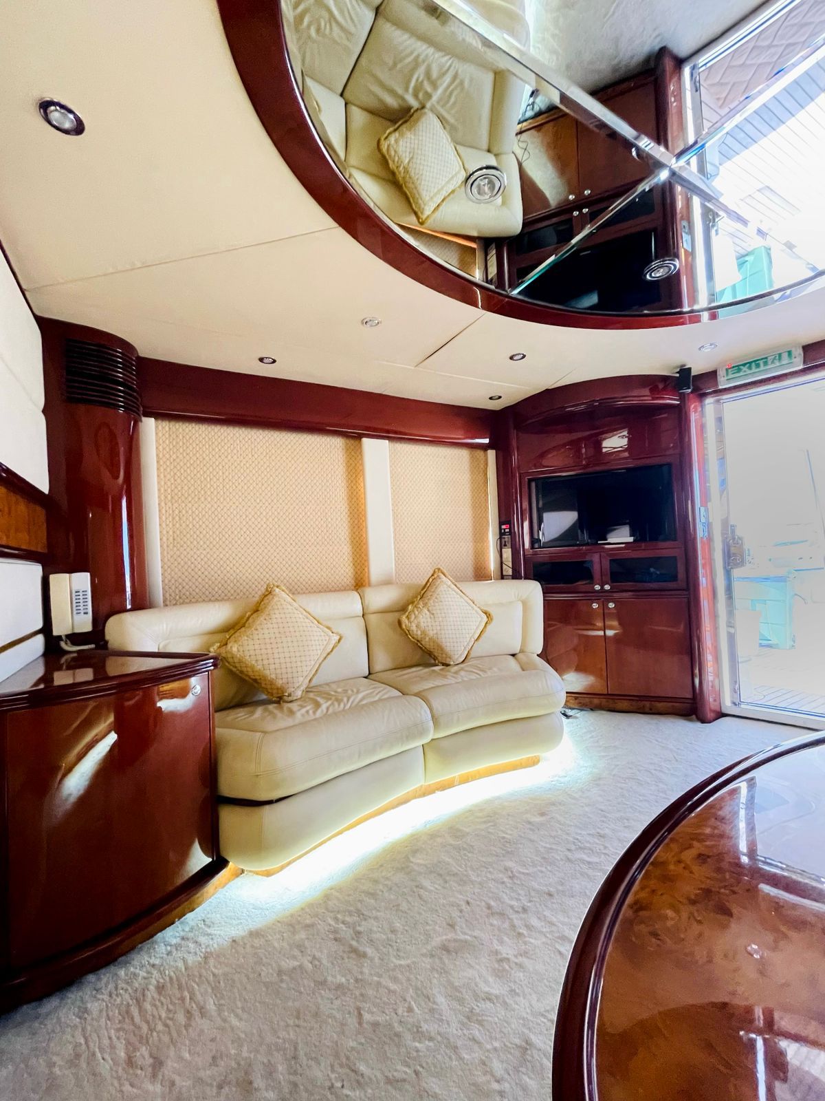 70ft Majesty Fly Bridge Yacht, 35 guests | Dubai Yacht Tour - 𝕋𝕙𝕖 𝕐𝕒𝕔𝕙𝕥 𝔾𝕦𝕪 𝔻𝕦𝕓𝕒𝕚