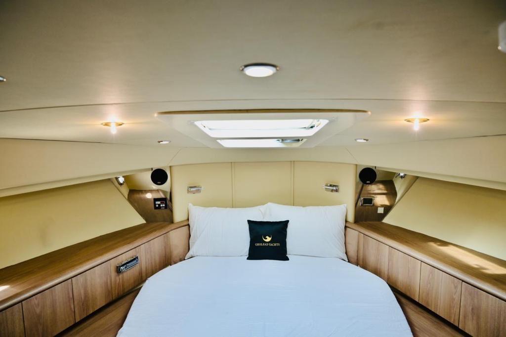 Luxury 65ft Fly Bridge Yacht Charter (28pax - One hour)