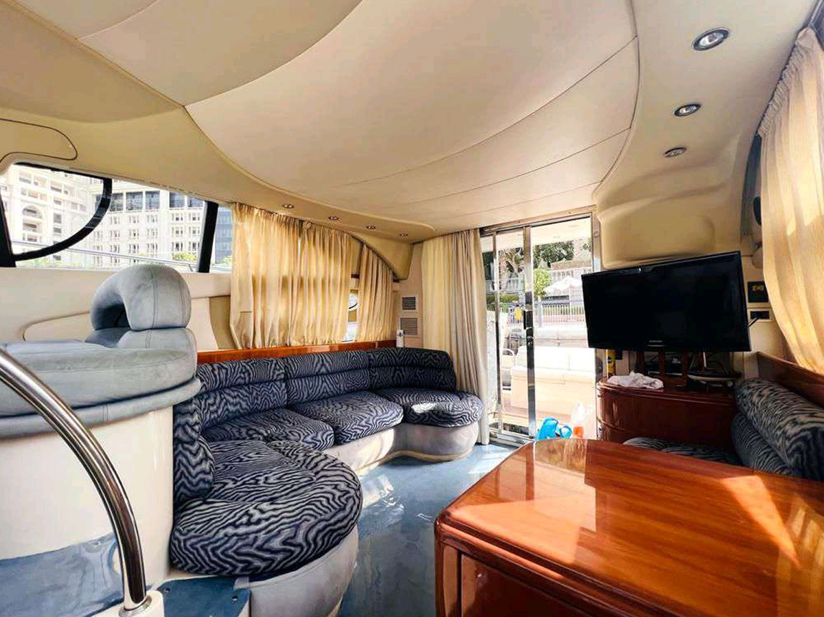 42ft Fly Bridge Yacht - Dubai Marina Cruise / Dubai Harbour Charter Pa ...