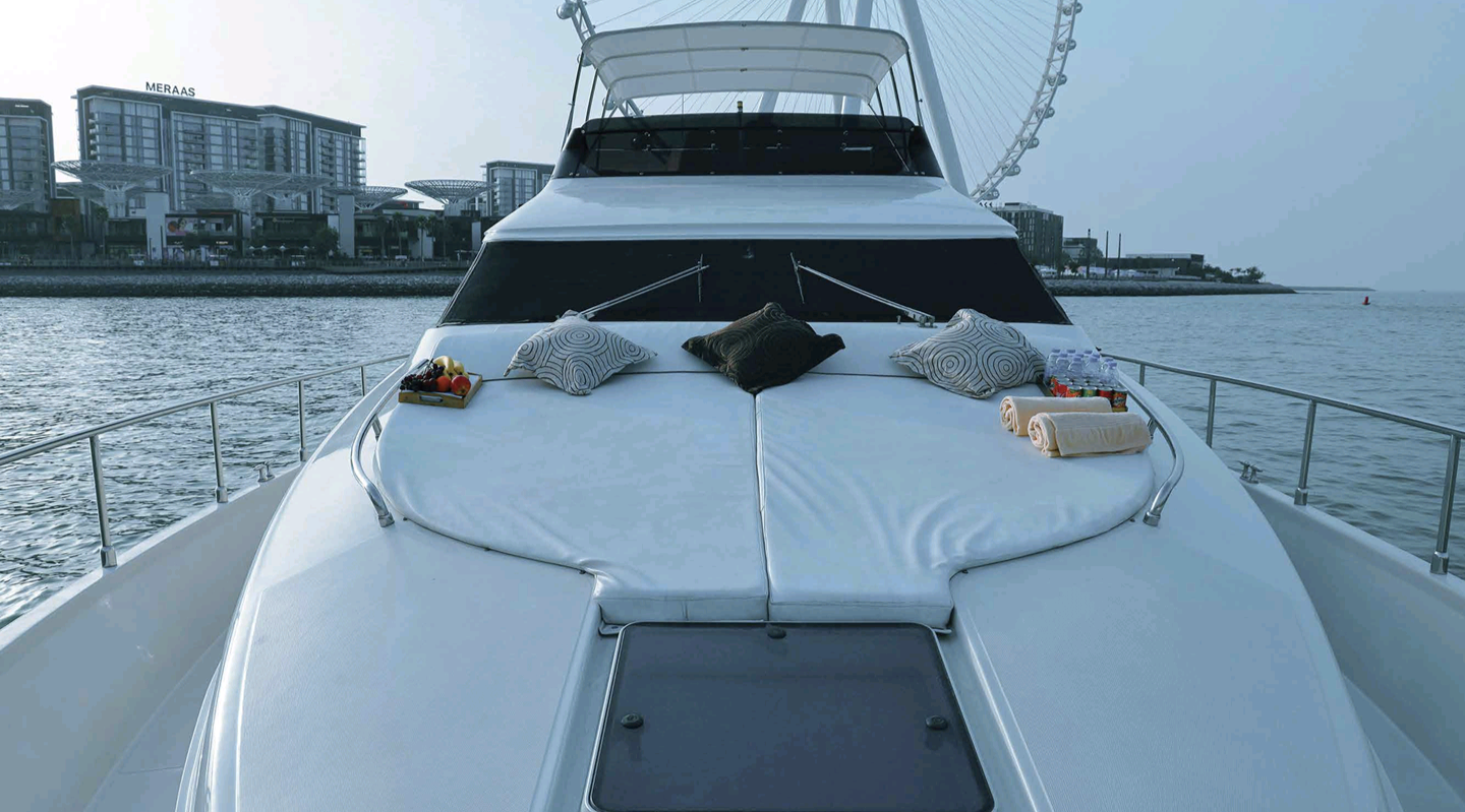 66ft Majesty Fly Bridge Yacht / Luxury Yacht Charter Dubai - 28 guests 𝕋𝕙𝕖 𝕐𝕒𝕔𝕙𝕥 𝔾𝕦𝕪 𝔻𝕦𝕓𝕒